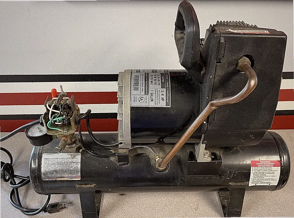 3/4 HP 3 GALLON 120v AIR COMPRESSOR, CAMPBELL HAUSFELD, USA, USED