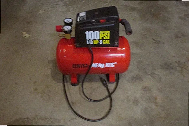 Central Pneumatic 3 gallon Oilless air compressor-100 max working PSI (783)
